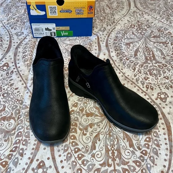 NWT Skechers Women’s Black Comfortable Slip-Ons size 9