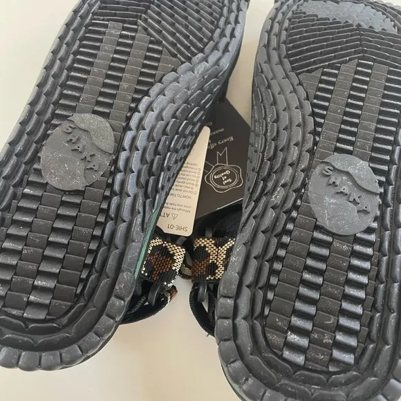 NWT Urban Outfitters Shaka Neo Climbing Sandals Size 9 Men’s
