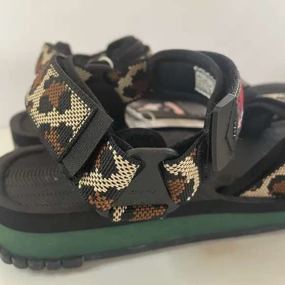 NWT Urban Outfitters Shaka Neo Climbing Sandals Size 9 Men’s