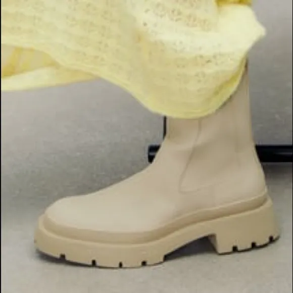 NWT. Zara Cream Rubber Ankle Boots. Size 10.