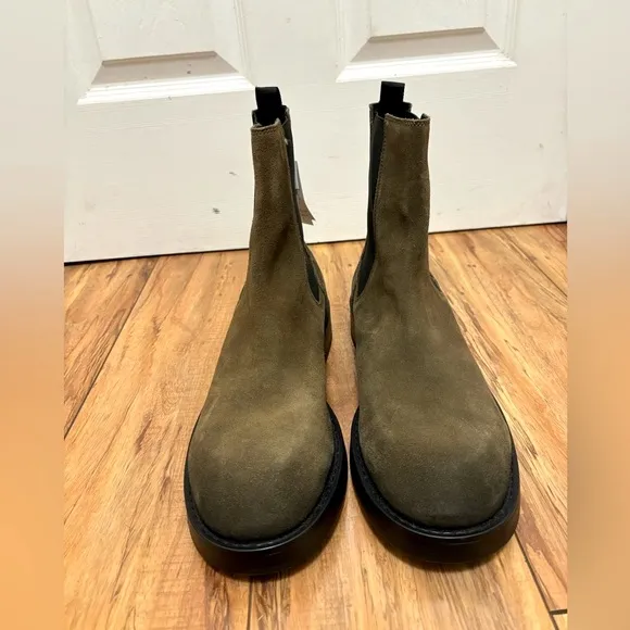 NWT ZARA Leather Chelsea Boots Limited Edition