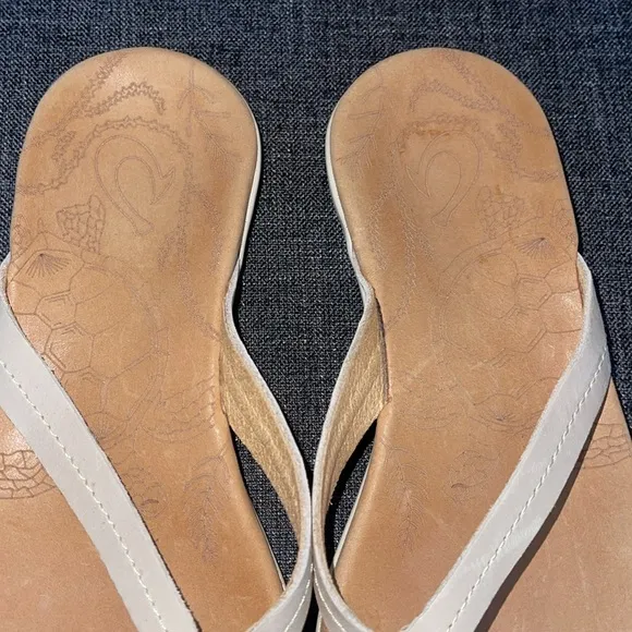 Olukai‎ Honu Sandals, Taupe, Size 6Like New