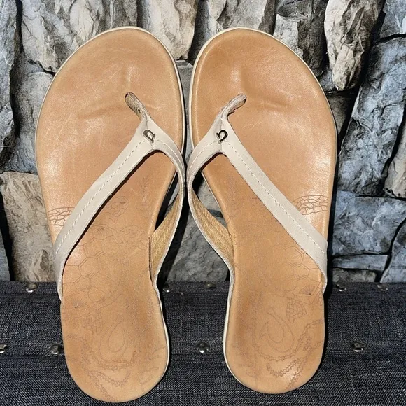 Olukai‎ Honu Sandals, Taupe, Size 6Like New