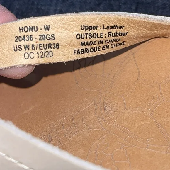 Olukai‎ Honu Sandals, Taupe, Size 6Like New