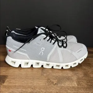 On Cloud Women’s Running Shoes Size 8.5