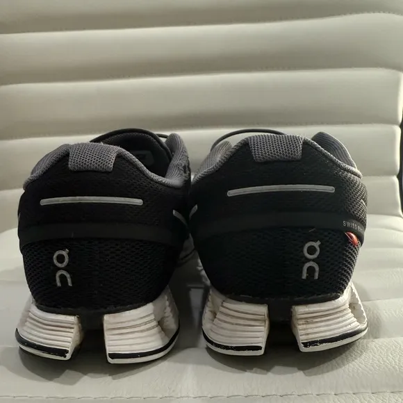 On Running Black Athletic Shoes with Cloud Cushioning