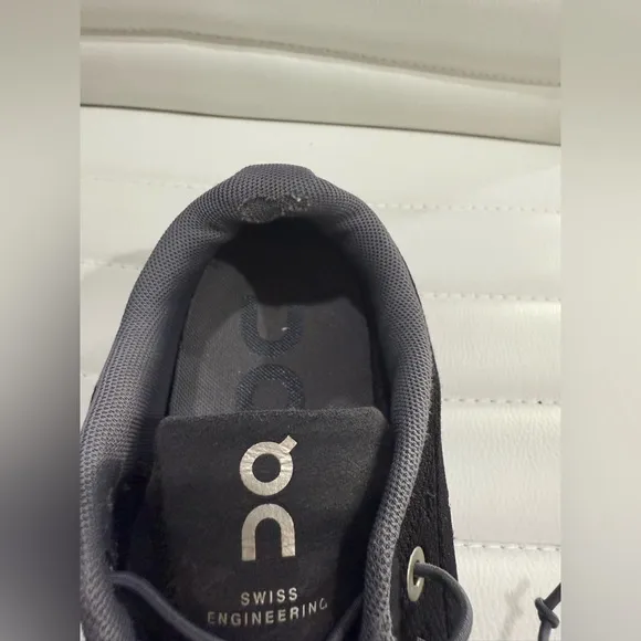 On Running Black Athletic Shoes with Cloud Cushioning