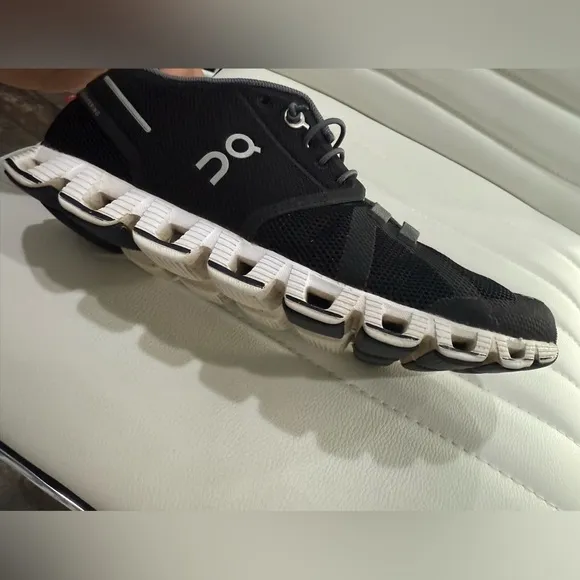 On Running Black Athletic Shoes with Cloud Cushioning