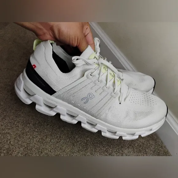 On Running Men's Size 11  White Athletic Shoes