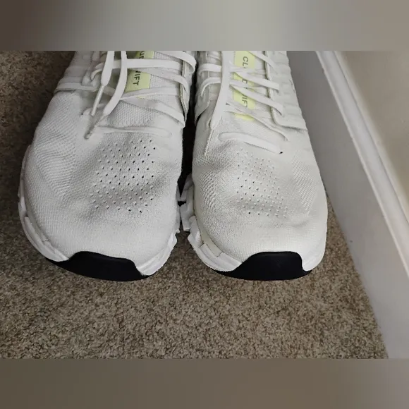 On Running Men's Size 11  White Athletic Shoes