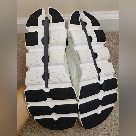 On Running Men's Size 11  White Athletic Shoes