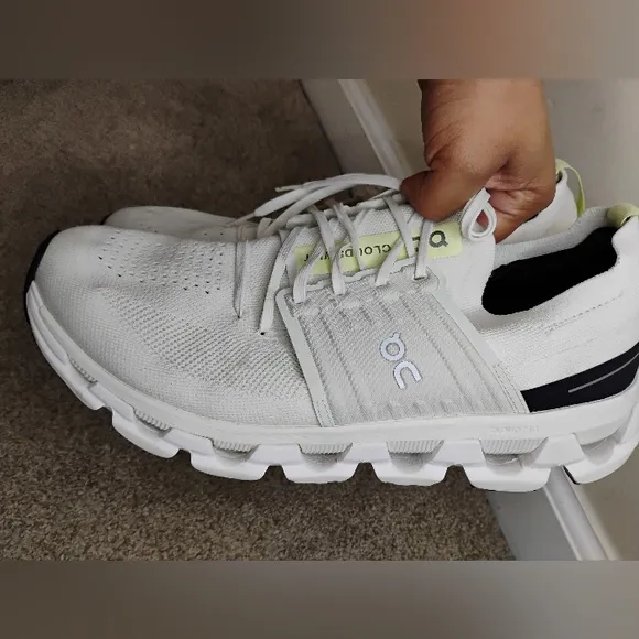 On Running Men's Size 11  White Athletic Shoes