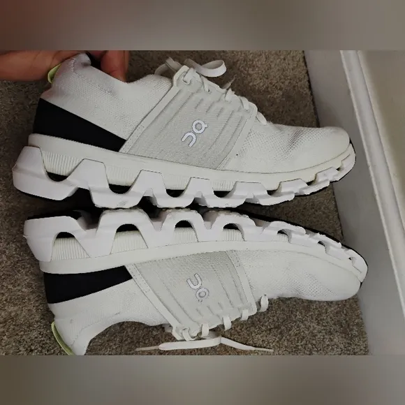 On Running Men's Size 11  White Athletic Shoes
