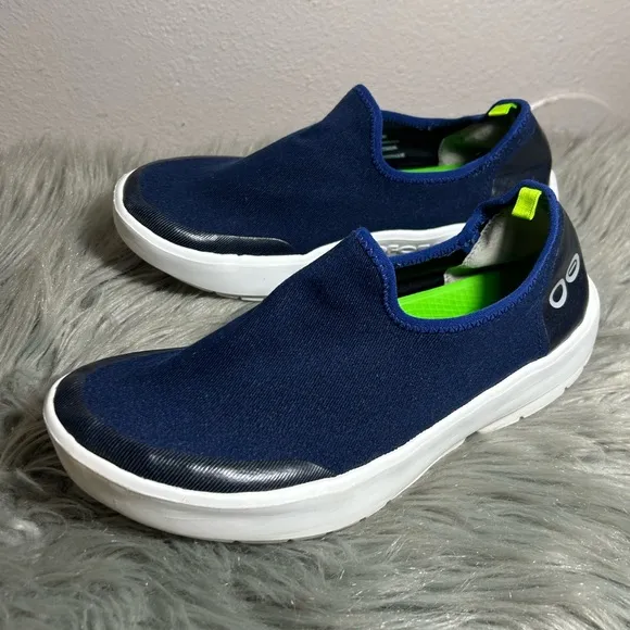 OOFOS OOMG EEZEE LOW WOMEN SHOE - NAVY Size 8.5