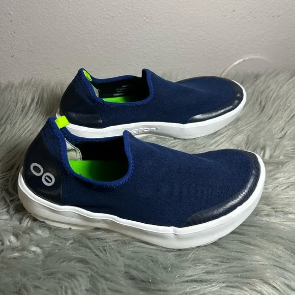 OOFOS OOMG EEZEE LOW WOMEN SHOE - NAVY Size 8.5