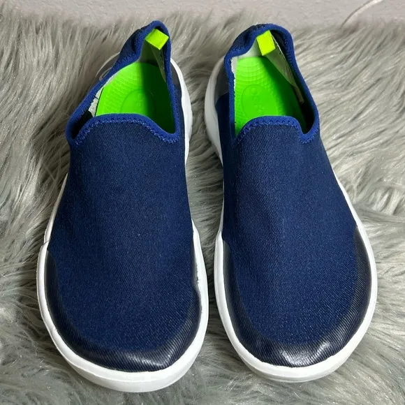 OOFOS OOMG EEZEE LOW WOMEN SHOE - NAVY Size 8.5