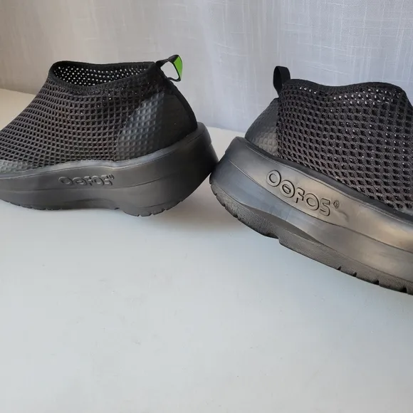 OOFOS Women's OOMEGA Chukka recovery shoes size 9