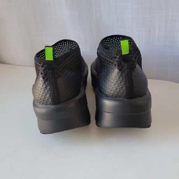 OOFOS Women's OOMEGA Chukka recovery shoes size 9