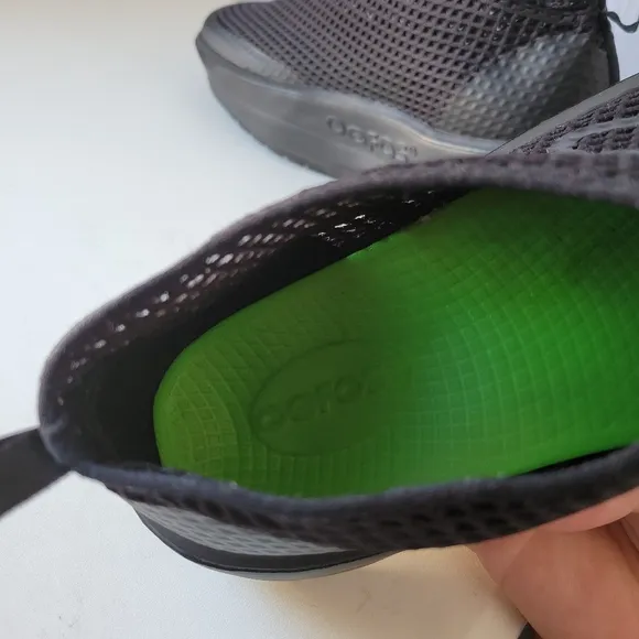 OOFOS Women's OOMEGA Chukka recovery shoes size 9