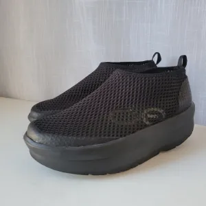 OOFOS Women's OOMEGA Chukka recovery shoes size 9