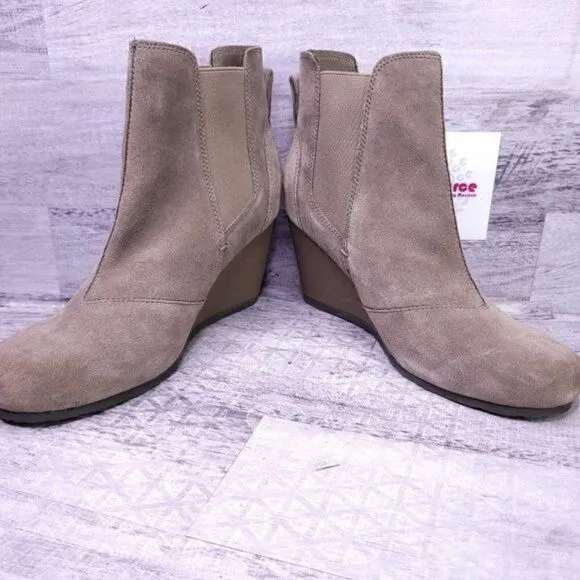 OTBT Dodge Pull on Suede Wedge Ankle Boot Taupe Brown Women's sz 9.5 NEW