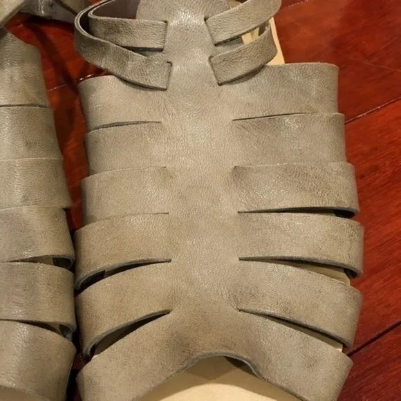 Pieces Gray Leather Sandals Size 11/42