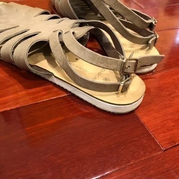 Pieces Gray Leather Sandals Size 11/42