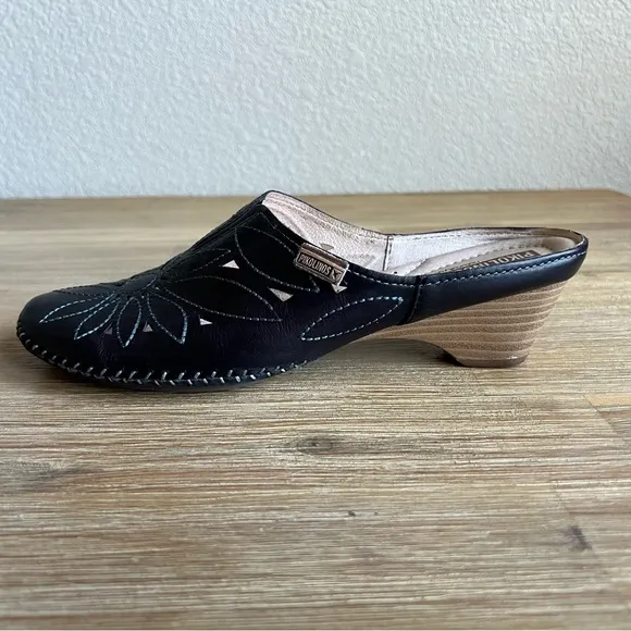 PIKOLINOS Black Mules with Decorative Stitching