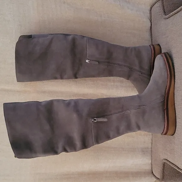 POUR LA VICTOIRE JERRI GRAY LUSH SUEDE OVER THE KNEE BOOTS