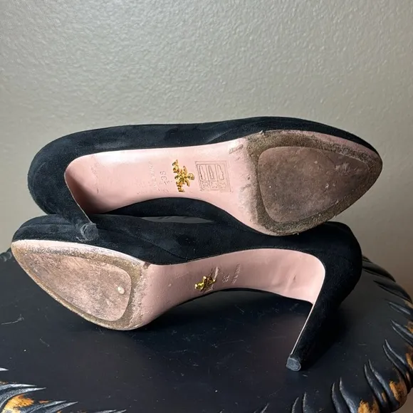 Prada almond toe suede pumps, size 38 (7-7.5) 100% Authentic!