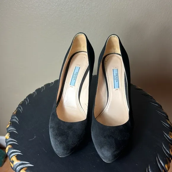 Prada almond toe suede pumps, size 38 (7-7.5) 100% Authentic!