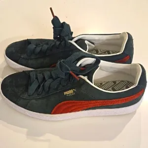 Puma Men's Suede Sneakers - Green and Red