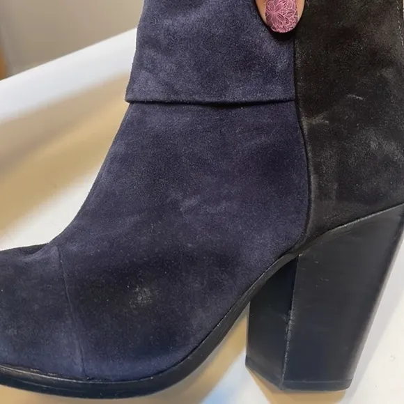 Rag &amp; Bone womens Margot Suede Ankle Boots zip closure Navy blue Black Sz 7.5
