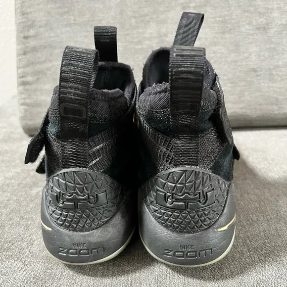 RARE‎ Nike Zoom LeBron Soldier XI 11 2017 Finals 897646-002 Gold Black Men Sz 9