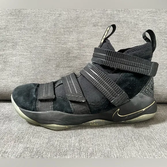 RARE‎ Nike Zoom LeBron Soldier XI 11 2017 Finals 897646-002 Gold Black Men Sz 9
