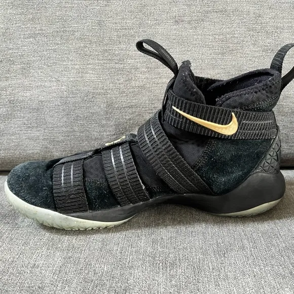RARE‎ Nike Zoom LeBron Soldier XI 11 2017 Finals 897646-002 Gold Black Men Sz 9