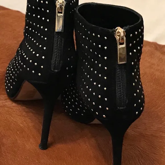 💄RAYE Tori Booties Black studded boots. size 38 7.5 Crystal Diamond Studs Suede