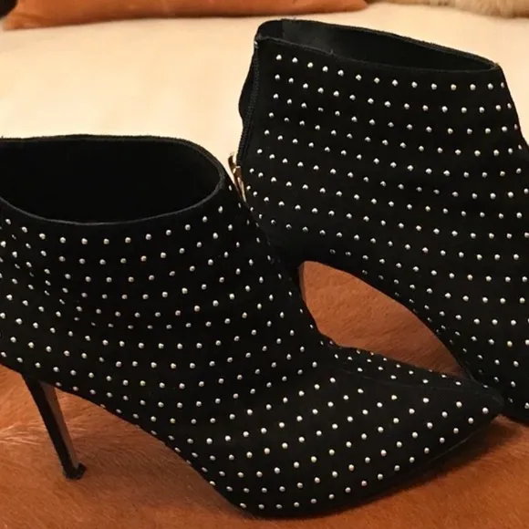 💄RAYE Tori Booties Black studded boots. size 38 7.5 Crystal Diamond Studs Suede