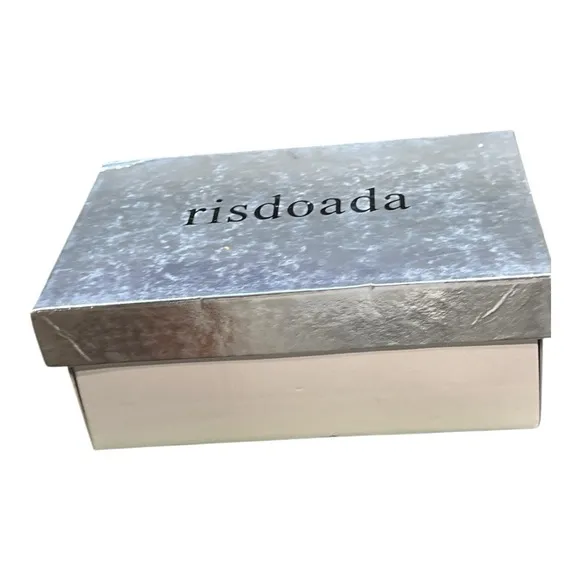 Risdoada Grey Suede Women’s Boots Size 6. New with Box.