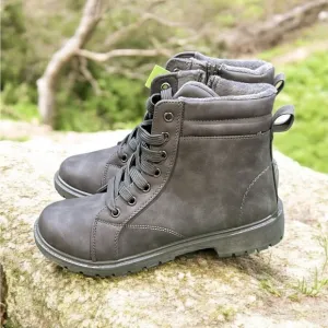 Risdoada Grey Suede Women’s Boots Size 6. New with Box.