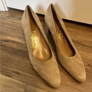 Salvatore Ferragamo Camel Suede Ladies Shoes 7 1/2 2a Vigogna Brown Heel Vintage
