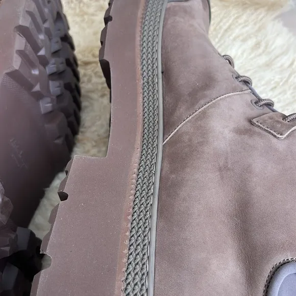 SALVATORE FERRAGAMO INSULATED SUEDE BOOTS WITH RUBBER SOLE. Size 13 Mens