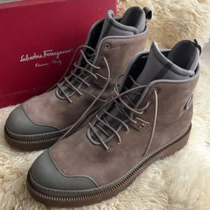 SALVATORE FERRAGAMO INSULATED SUEDE BOOTS WITH RUBBER SOLE. Size 13 Mens