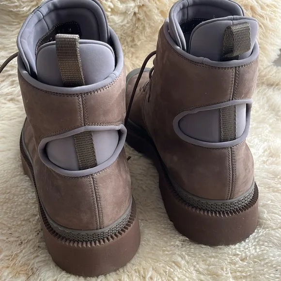 SALVATORE FERRAGAMO INSULATED SUEDE BOOTS WITH RUBBER SOLE. Size 13 Mens