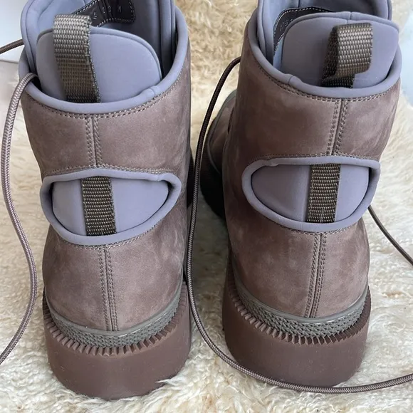 SALVATORE FERRAGAMO INSULATED SUEDE BOOTS WITH RUBBER SOLE. Size 13 Mens