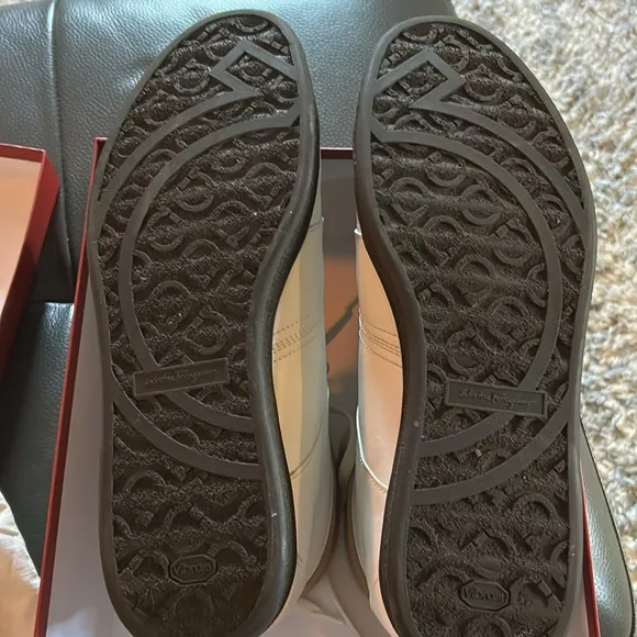Salvatore Ferragamo White and Brown rubber sole. Great condition, barely worn.