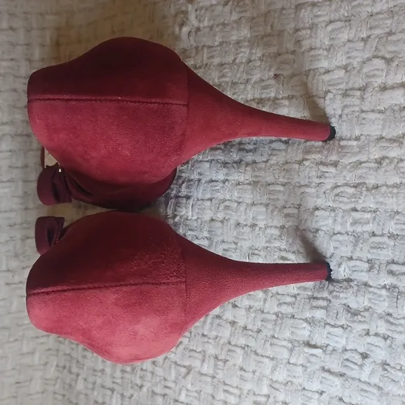 Salvatore Ferragamo Women's Burgundy Suede Pumps