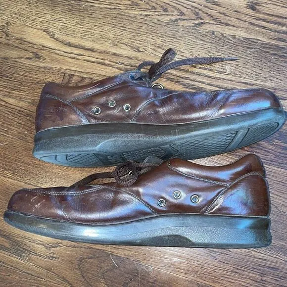 SAS brown leather lace up shoes