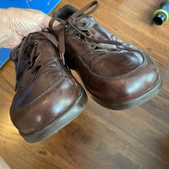 SAS brown leather lace up shoes