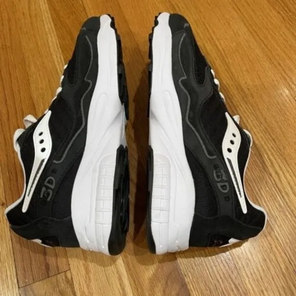 Saucony 3D GRID Hurricane Mens Sneakers Shoes Size 10 Black White EXCELLENT